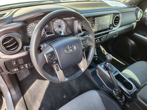 Used 2020 Toyota Tacoma TRD Off-Road w/ Technology Package image 9
