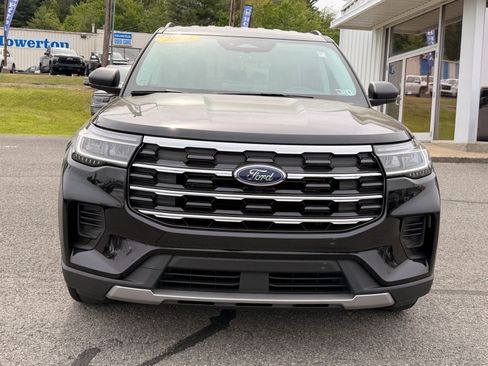 Used 2025 Ford Explorer Active AWD/4WD image 6