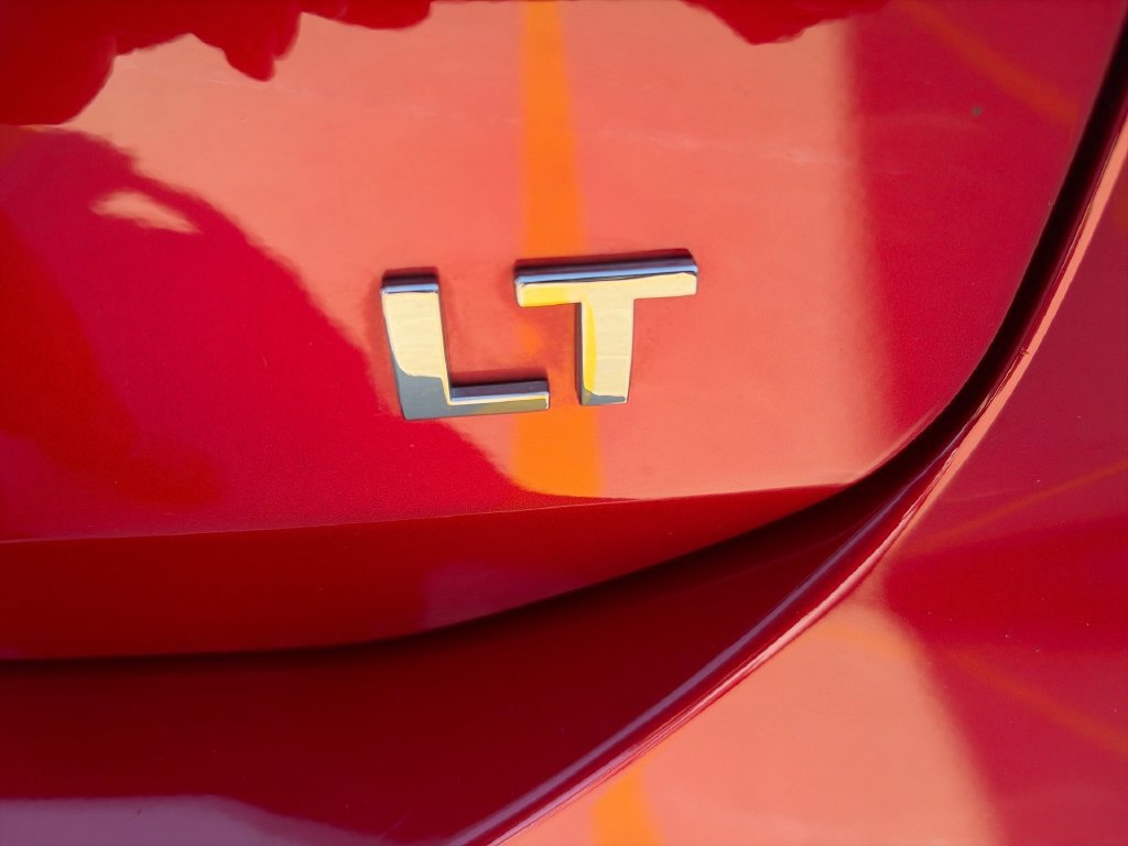 Used 2023 Chevrolet Equinox LT FWD image 32