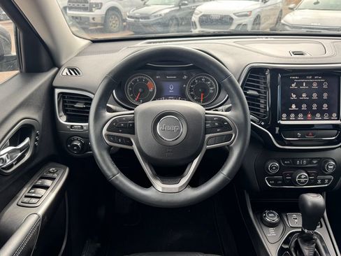 Used 2019 Jeep Cherokee Limited image 10