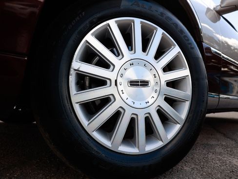 Used 2003 Lincoln Town Car Signature image 31