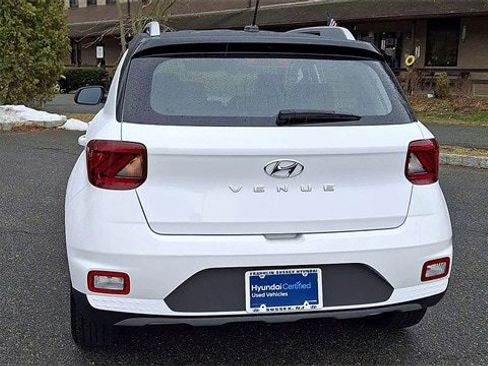 Certified 2023 Hyundai Venue Limited w/ Cargo Package image 7