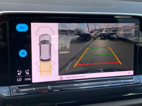 Used 2025 Volkswagen Atlas Cross Sport SE image 17