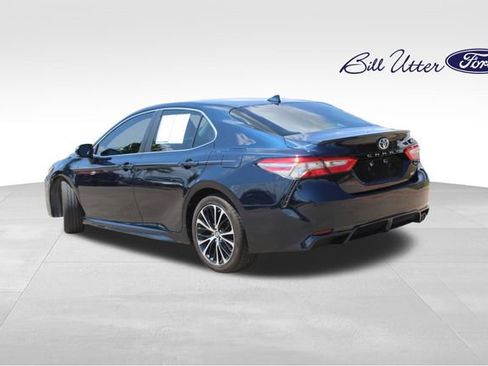 Used 2019 Toyota Camry SE w/ Convenience Package FWD image 7
