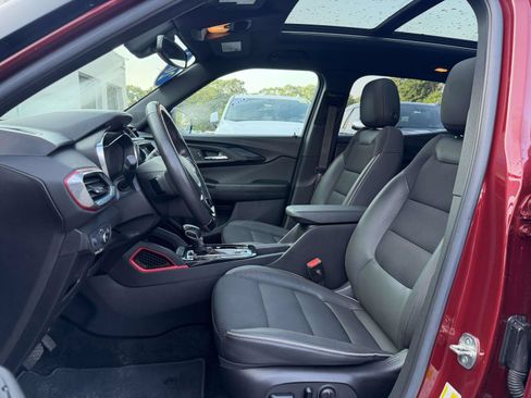 Used 2023 Chevrolet TrailBlazer RS w/ Sun and Liftgate Package AWD/4WD image 8