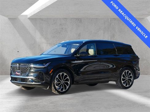 Used 2025 Lincoln Nautilus Reserve image 6