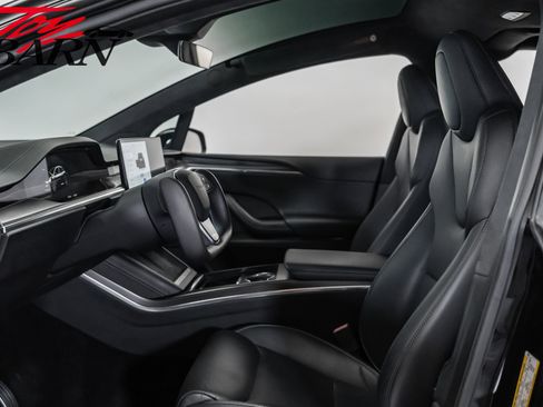 Used 2022 Tesla Model X Plaid image 13