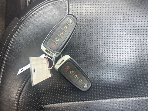 Used 2015 Ford Taurus Limited FWD image 37