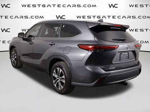 Used 2023 Toyota Highlander XLE FWD image 45