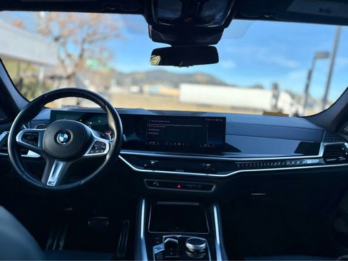 Used 2024 BMW X6 xDrive40i w/ Premium Package image 6