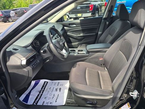 Used 2025 Nissan Altima 2.5 SV FWD image 11