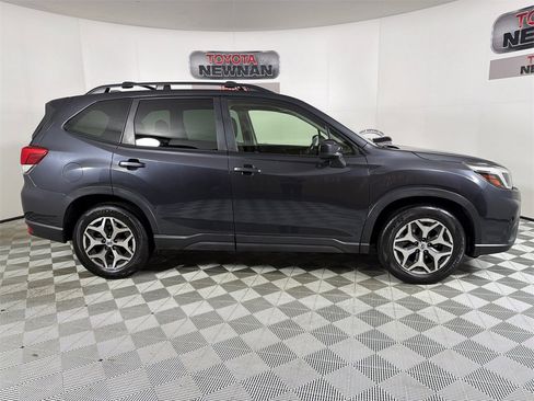 Used 2019 Subaru Forester Premium image 3