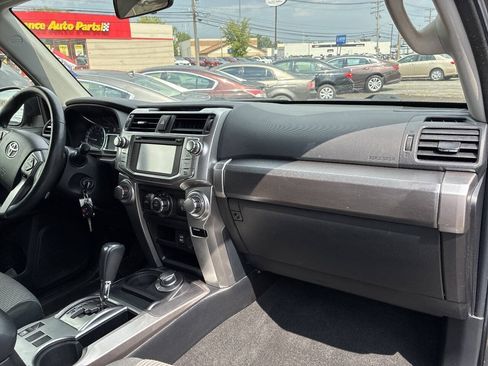Used 2019 Toyota 4Runner SR5 AWD/4WD image 22