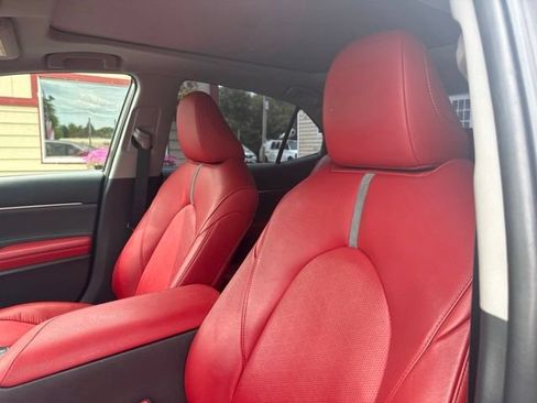 Used 2018 Toyota Camry XSE FWD image 10