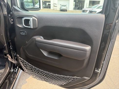 Used 2022 Jeep Wrangler Unlimited Sport AWD/4WD image 18