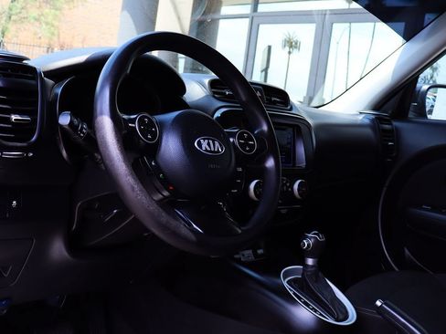 Used 2017 Kia Soul FWD image 39
