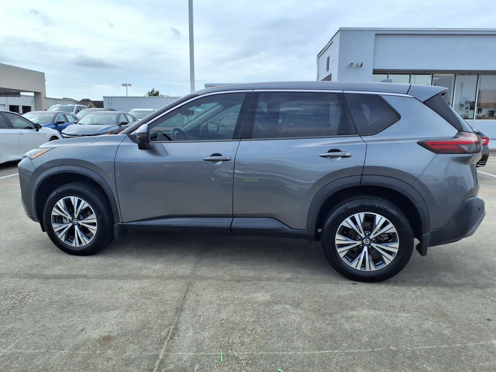 Used 2021 Nissan Rogue SV FWD image 8