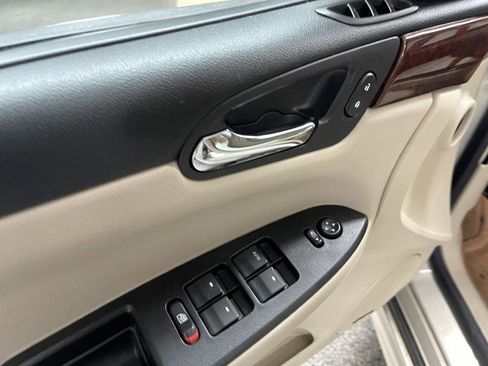 Used 2010 Chevrolet Impala LTZ image 17