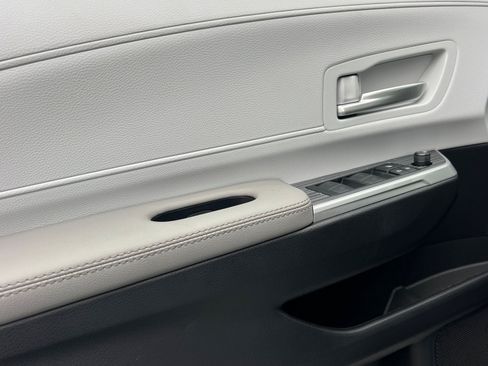 New 2026 Toyota Sienna XLE AWD/4WD image 12