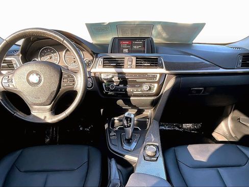 Used 2018 BMW 320i Sedan image 14
