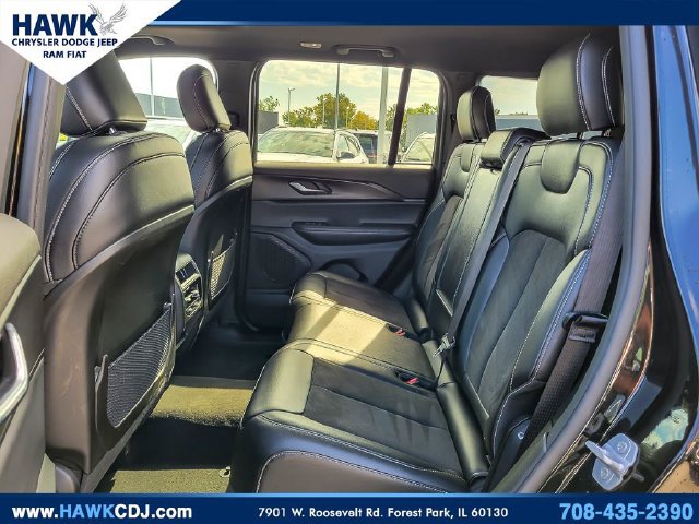 Certified 2025 Jeep Grand Cherokee Altitude AWD/4WD image 11