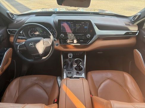 Used 2020 Toyota Highlander Platinum image 14