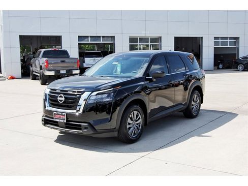 New 2025 Nissan Pathfinder S image 2