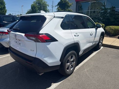 Used 2025 Toyota RAV4 XLE FWD image 5