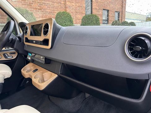 Used 2020 Mercedes-Benz Sprinter 3500 w/ Windows All Around Package image 93