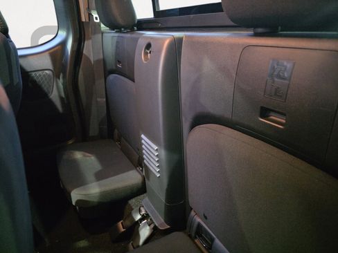 Used 2025 Nissan Frontier SV RWD image 21