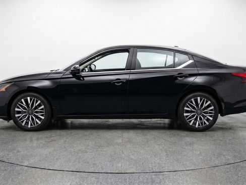 Used 2025 Nissan Altima 2.5 SV FWD image 5