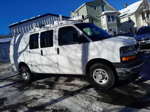 Used 2022 Chevrolet Express 2500 w/ Driver Convenience Package image 8