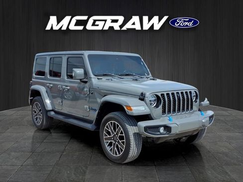 Used 2022 Jeep Wrangler Unlimited Sahara AWD/4WD image 3