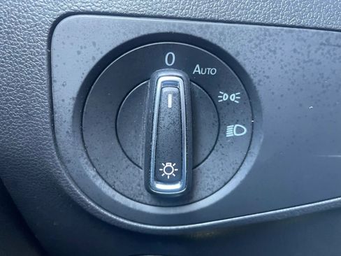 Used 2019 Volkswagen Tiguan SE w/ Panoramic Sunroof Package image 11