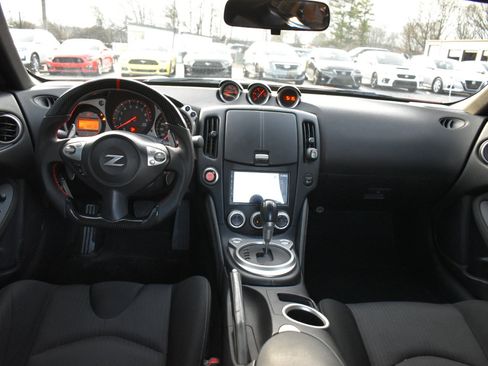Used 2015 Nissan 370Z Coupe image 12