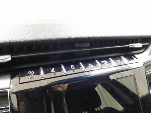 Used 2022 Jeep Grand Cherokee Laredo w/ Luxury Tech Group I image 24