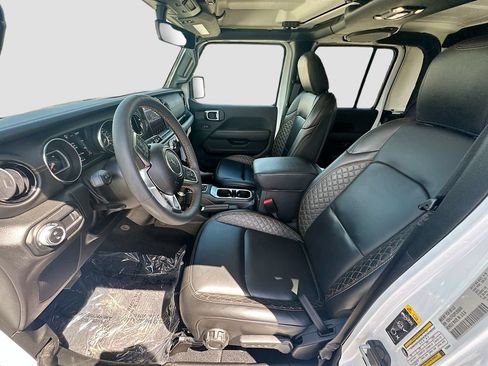 Used 2023 Jeep Gladiator Overland AWD/4WD image 20