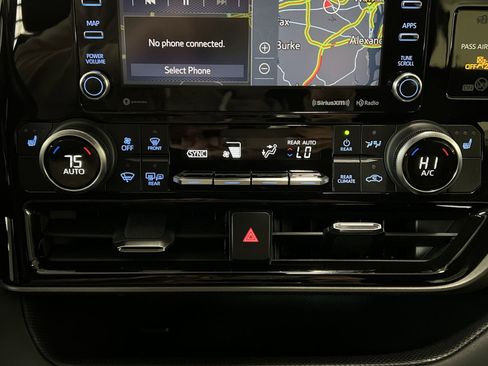 Used 2022 Toyota Highlander XLE image 21