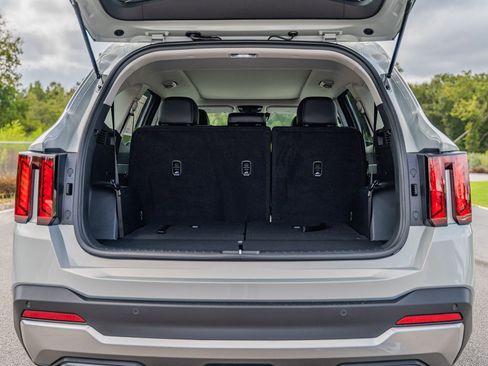 New 2026 Kia Sorento S w/ S Panoramic Sunroof Package FWD image 10