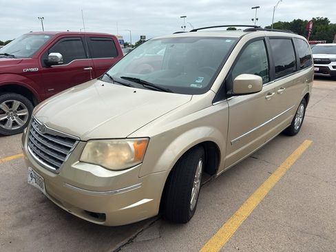 Used 2010 Chrysler Town & Country Touring FWD image 1