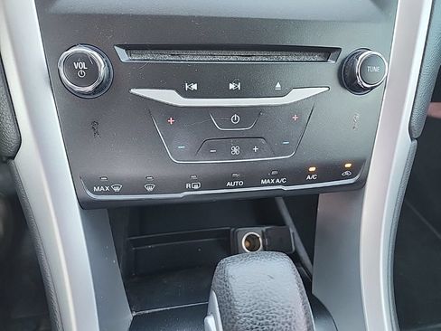 Used 2013 Ford Fusion SE FWD image 21
