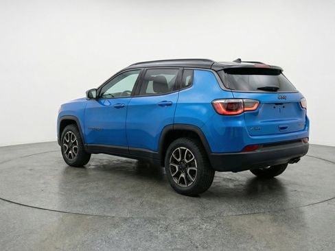 Used 2025 Jeep Compass Trailhawk AWD/4WD image 6