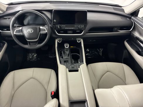 Used 2024 Toyota Grand Highlander AWD image 13