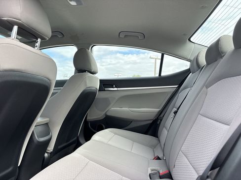 Used 2020 Hyundai Elantra SE FWD image 16