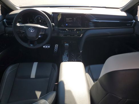 Used 2025 Toyota Camry SE FWD image 12