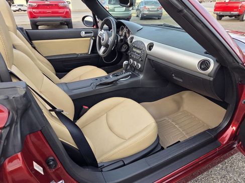 Used 2009 MAZDA MX-5 Miata Grand Touring w/ Premium Pkg image 11