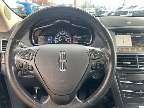 Used 2018 Lincoln MKT AWD image 7