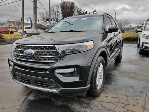 Used 2020 Ford Explorer XLT w/ Equipment Group 202A image 2