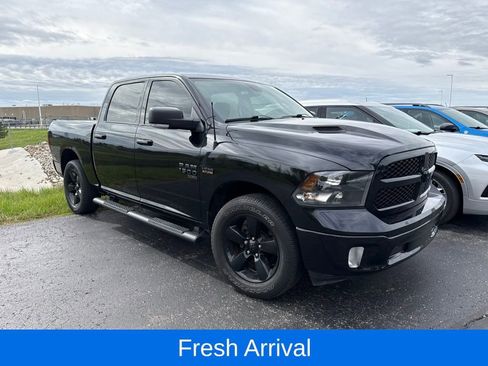 Used 2023 RAM 1500 Classic SLT w/ Electronics Convenience Group AWD/4WD image 3