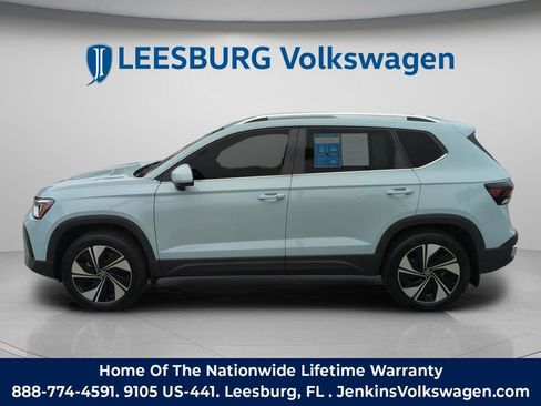 Used 2025 Volkswagen Taos SE w/ Panoramic Sunroof Package AWD/4WD image 11